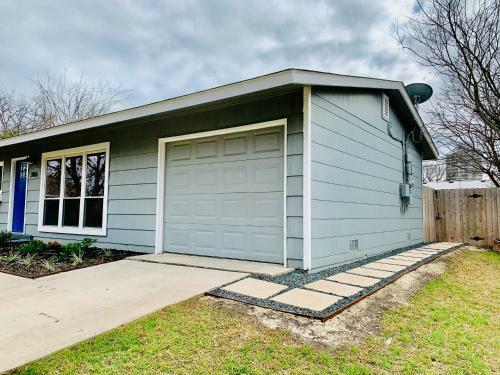 Blue-door Residence @maywood