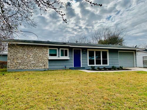 Blue-door Residence @maywood