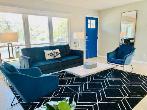 Blue-door Residence @maywood