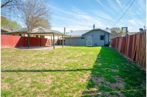 Vibrant Fully Gated 2br2ba 4 Mins From Downtown