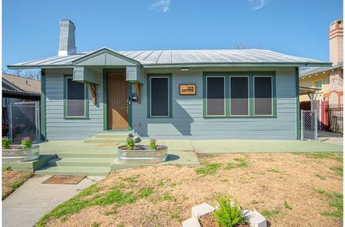 Vibrant Fully Gated 2br2ba 4 Mins From Downtown