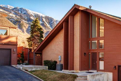 East Mountain Paradise