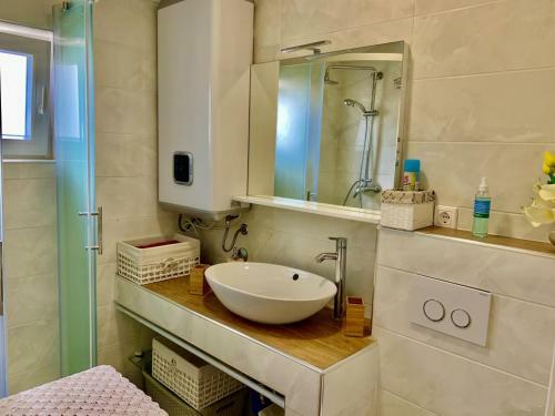 Apartment In Grebastica With Sea View, Balcony, Air Conditioning, Wifi 234-2