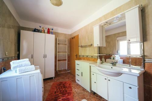 Four Bedroom Holiday Home Imotski
