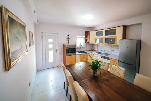 Four Bedroom Holiday Home Imotski
