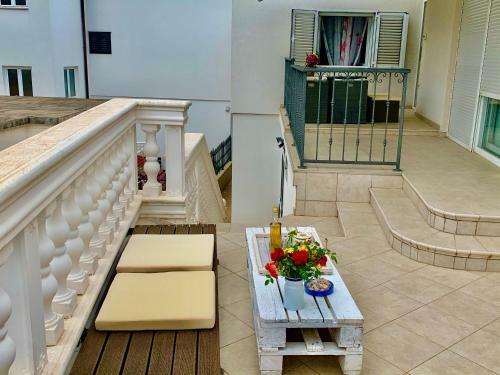 Grebastica Beachfront Apartment