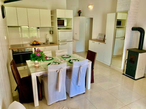 Grebastica Beachfront Apartment