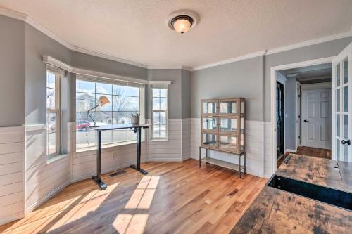 Springville Family Home With Office And Mtn Views