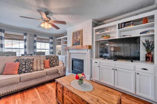 Springville Family Home With Office And Mtn Views