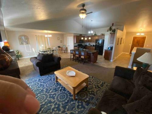 Modern 7 Bedroom 4 Bathroom Home Tooele 16 Guests
