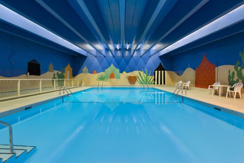 Coast Plaza Hotel & Suites - 2
