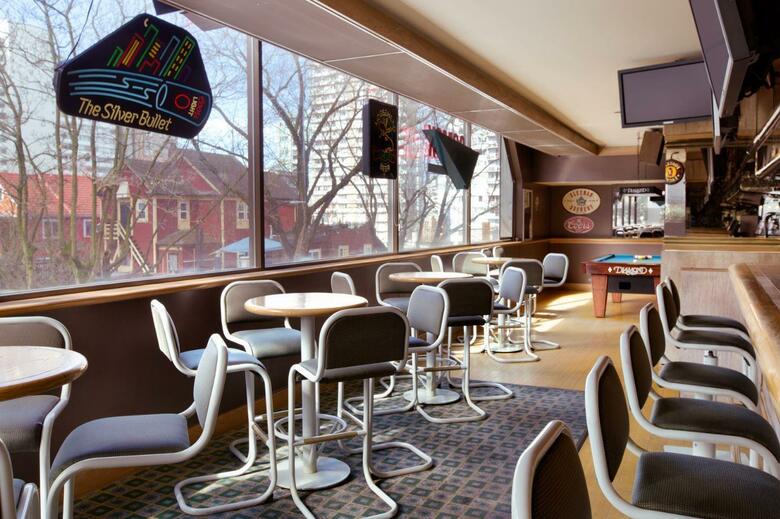 Coast Plaza Hotel & Suites - 2