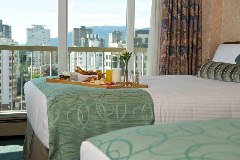 Coast Plaza Hotel & Suites - 2