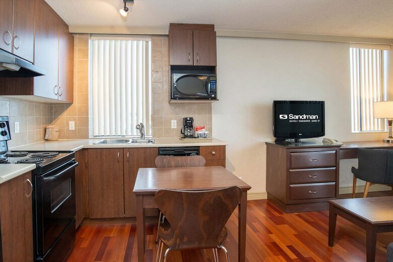 Hotel Sandman Suites On Davie