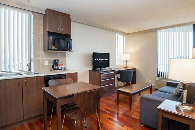 Hotel Sandman Suites On Davie