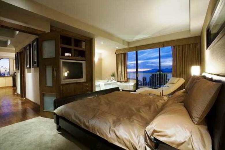 Hotel Sandman Suites On Davie