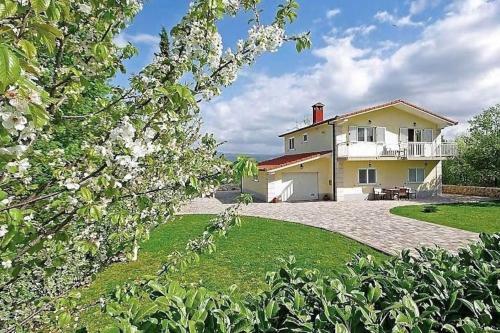 Villa House For Vacation Runac