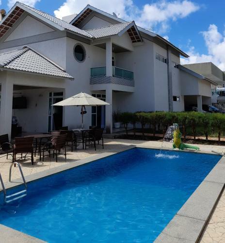 Casa Confort�vel, Pr�ximo A Praia, Ar Condicionado, Piscina.