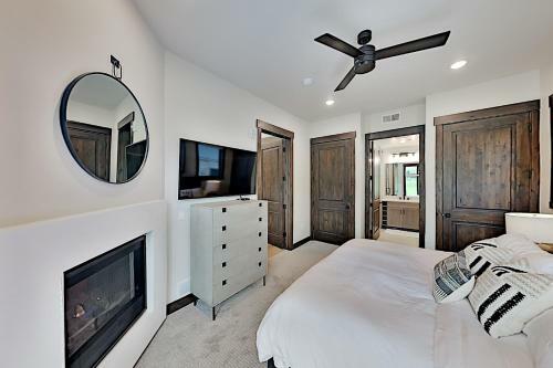 Blackstone Manor 2i