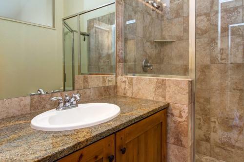 Newpark Townhomes 28