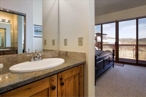Newpark Townhomes 28