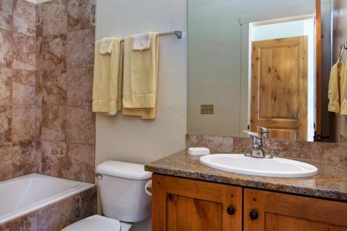 Newpark Townhomes 28