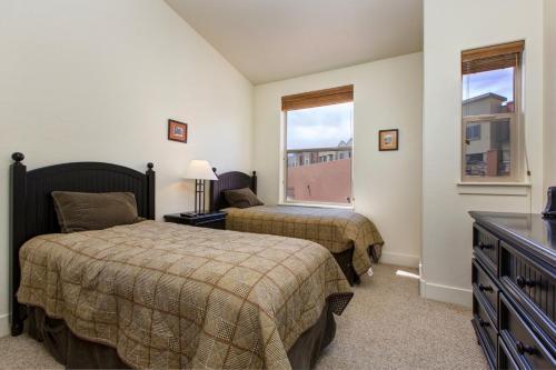 Newpark Townhomes 28