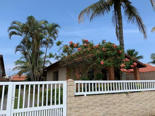 Casa Para Alugar Em Bertioga - Piscina, Wifi E Churrasqueira
