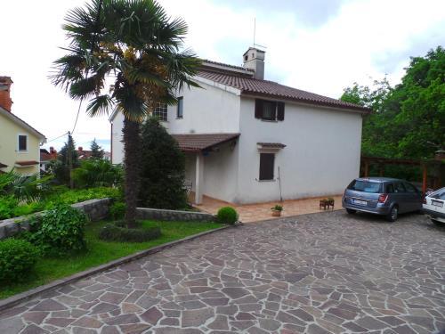Apartamento Holiday Home In Icici 15638