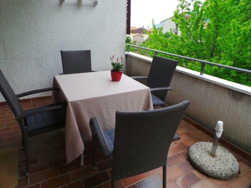 Apartamento Holiday Home In Icici 15638