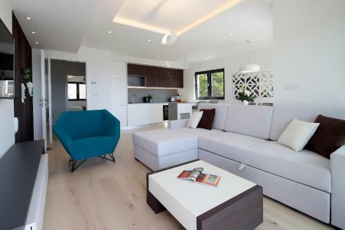 Modena Maris-new Swim-grill-relax-jacuzzi Apartments