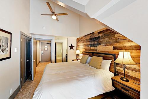Lodge At Mountain Village #306