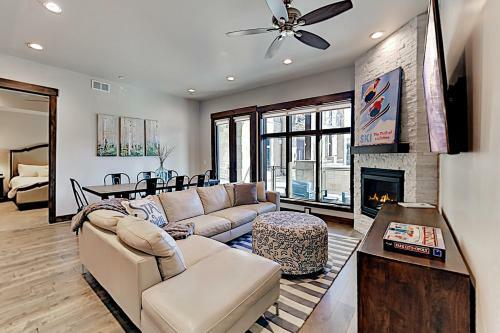 Blackstone Condos Unit 1h