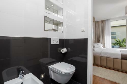 Design Apartments With Rooftop Swimming Pool