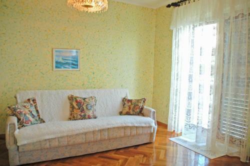 Spacious Apartment In Quiet Surrounding