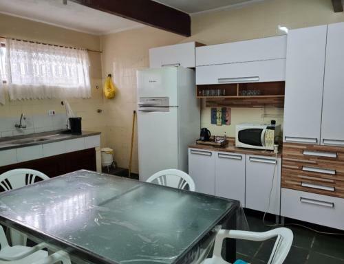 Casa Espa�osa Com Piscina A 100m Da Praia!!