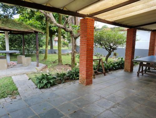 Casa Espa�osa Com Piscina A 100m Da Praia!!