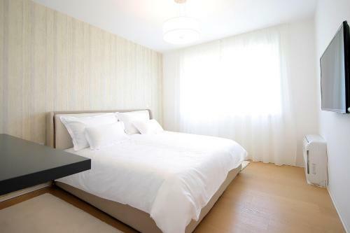 New Apartment With Swimming Pool Near The Beach