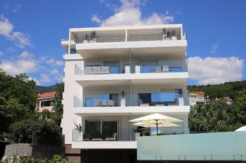New Apartment With Swimming Pool Near The Beach