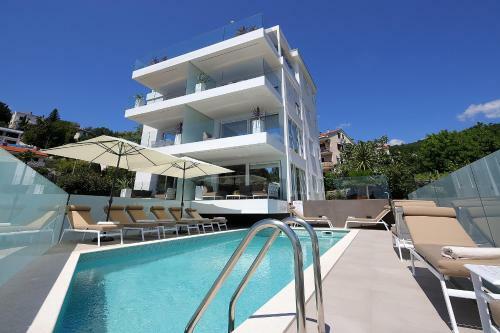 New Apartment With Swimming Pool Near The Beach