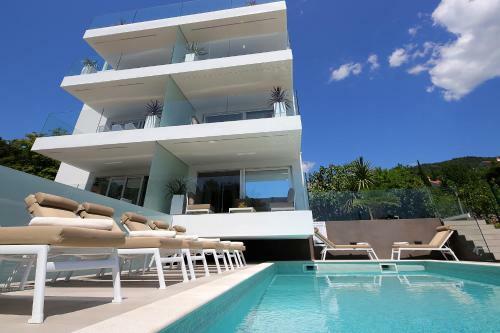 New Apartment With Swimming Pool Near The Beach