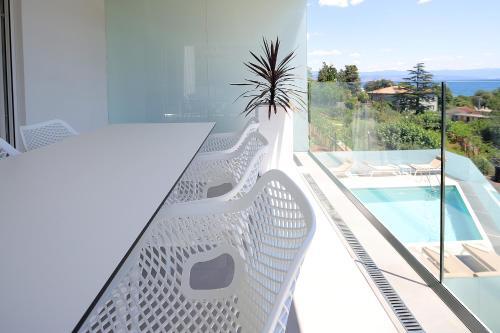 New Apartment With Swimming Pool Near The Beach