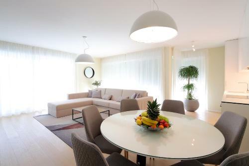 New Apartment With Swimming Pool Near The Beach