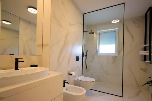New Apartment With Swimming Pool Near The Beach