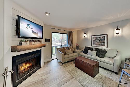 Powder Pointe Condominiums 102a