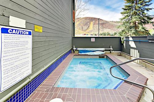 Powder Pointe Condominiums 102a
