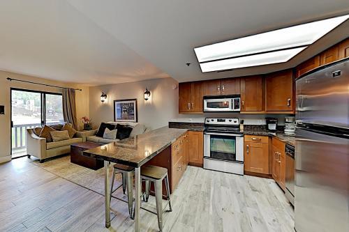 Powder Pointe Condominiums 102a
