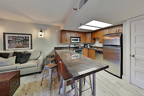Powder Pointe Condominiums 102a