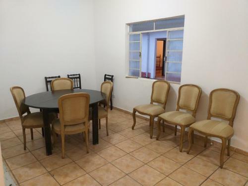 Casa Agrad�vel E Espa�osa Com Garagem
