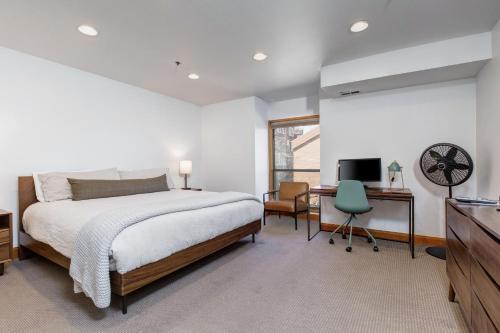Silver Cliff Village 205